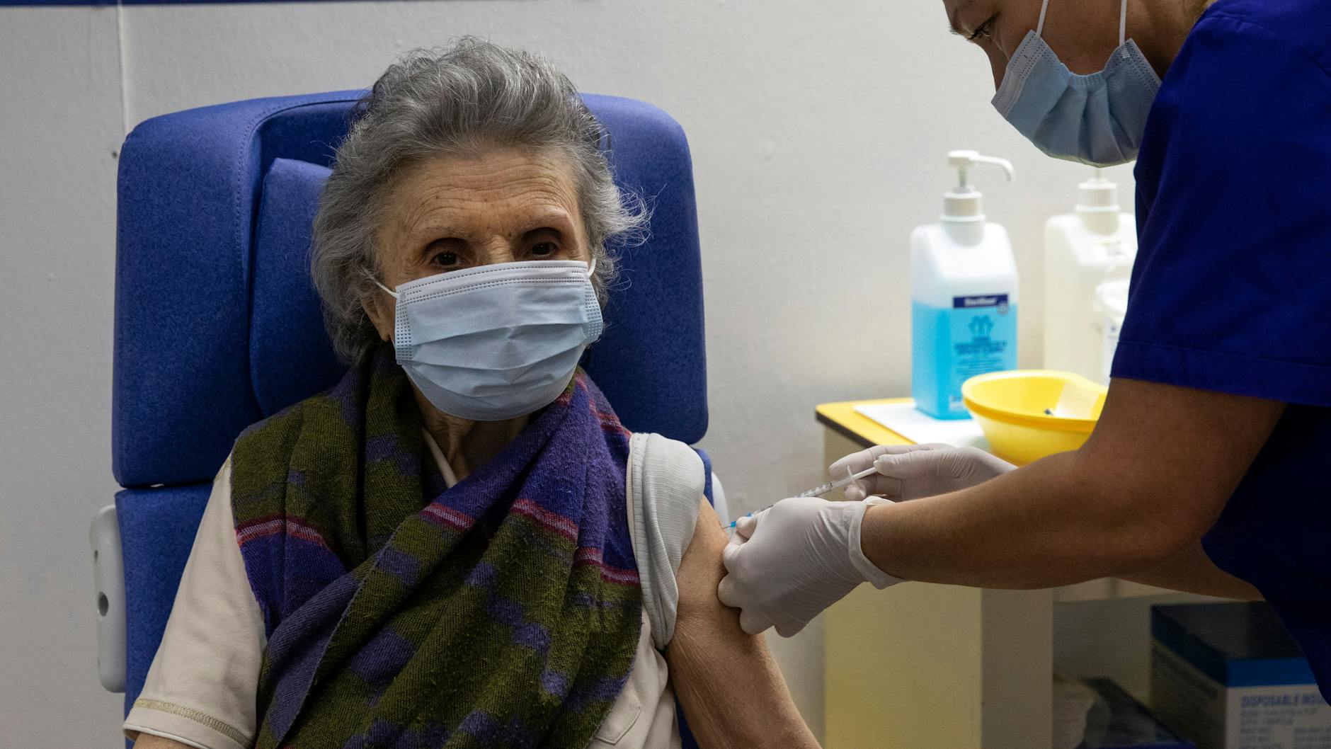 Endlich wird geimpft – allerdings stehen der Massenimmunisierung ein paar Datenschutzprobleme entgegen.