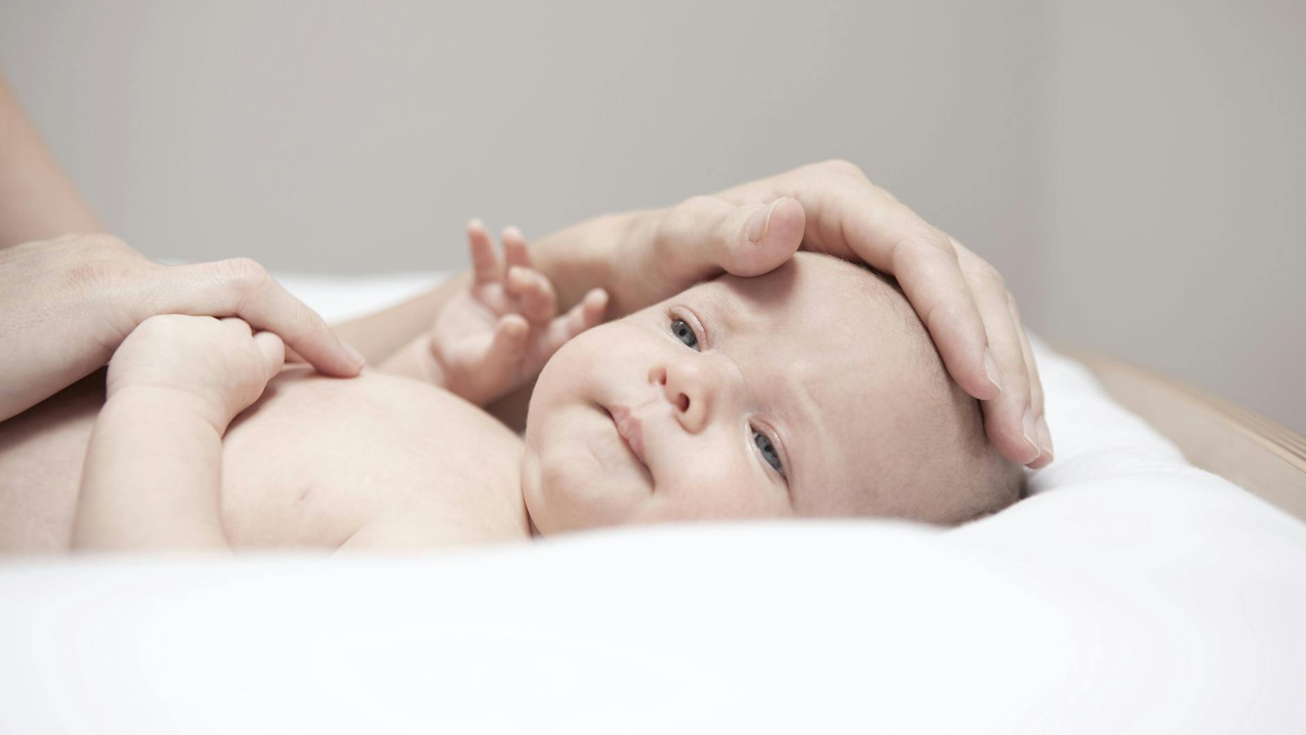 So manches Neugeborene in Berlin hat 2020 einen sehr speziellen Vornamen bekommen.