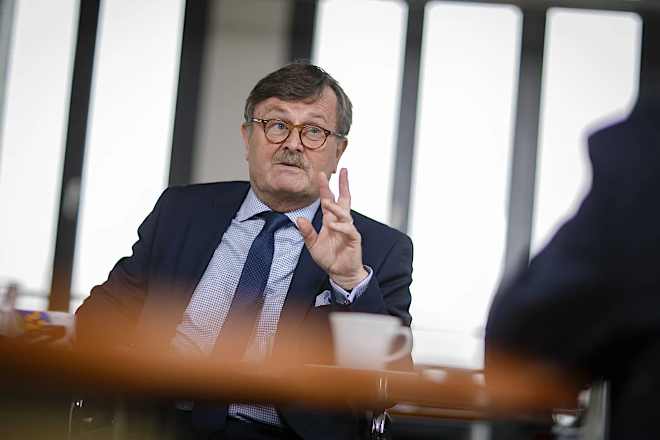 Frank Ulrich Montgomery, Weltärztepräsident, will Strafzahlungen für Unternehmen, die sich Homeoffice verweigern.