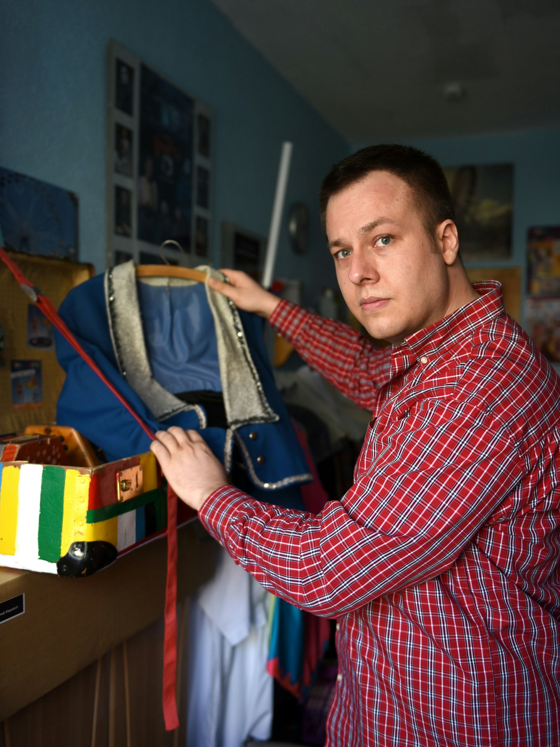 Christopher Flade betreibt die größte Spreepark-Fanseite im Netz, führt seit Jahren das Erbe der Spreepark-Clowns Hops und Hopsi weiter.