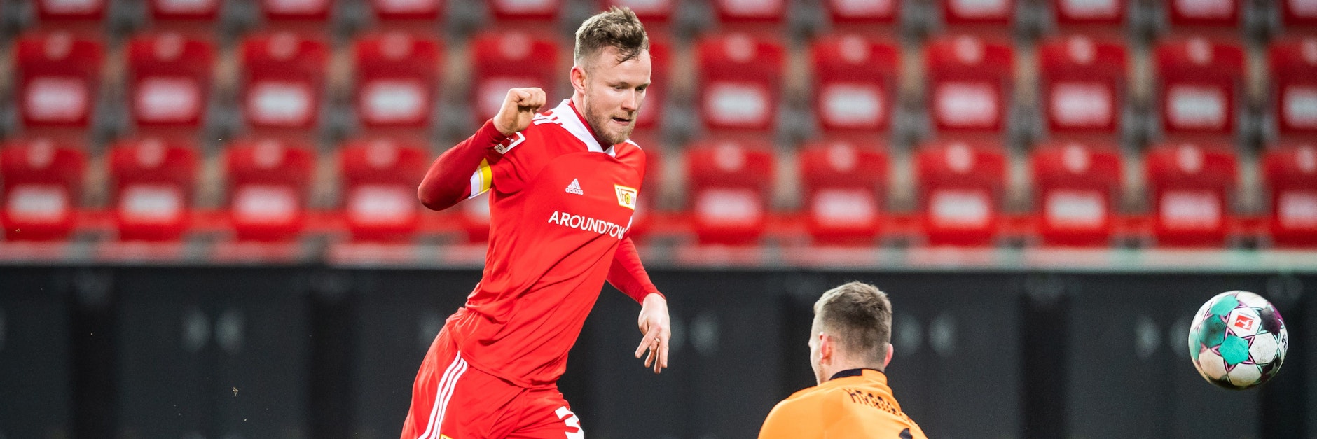 Und dann zappelt der Ball doch noch im Netz. Cedric Teuchert überwindet Leverkusens Torwart Lukas Hradecky, schießt Union zum 1:0-Sieg gegen Bayer.