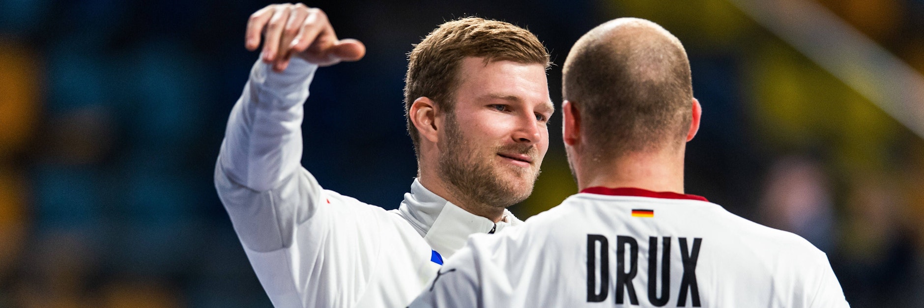 Philipp Weber und Paul Drux (v.l.) werden am Sonntag nicht gegen Kap Verde spielen, sondern trainieren.