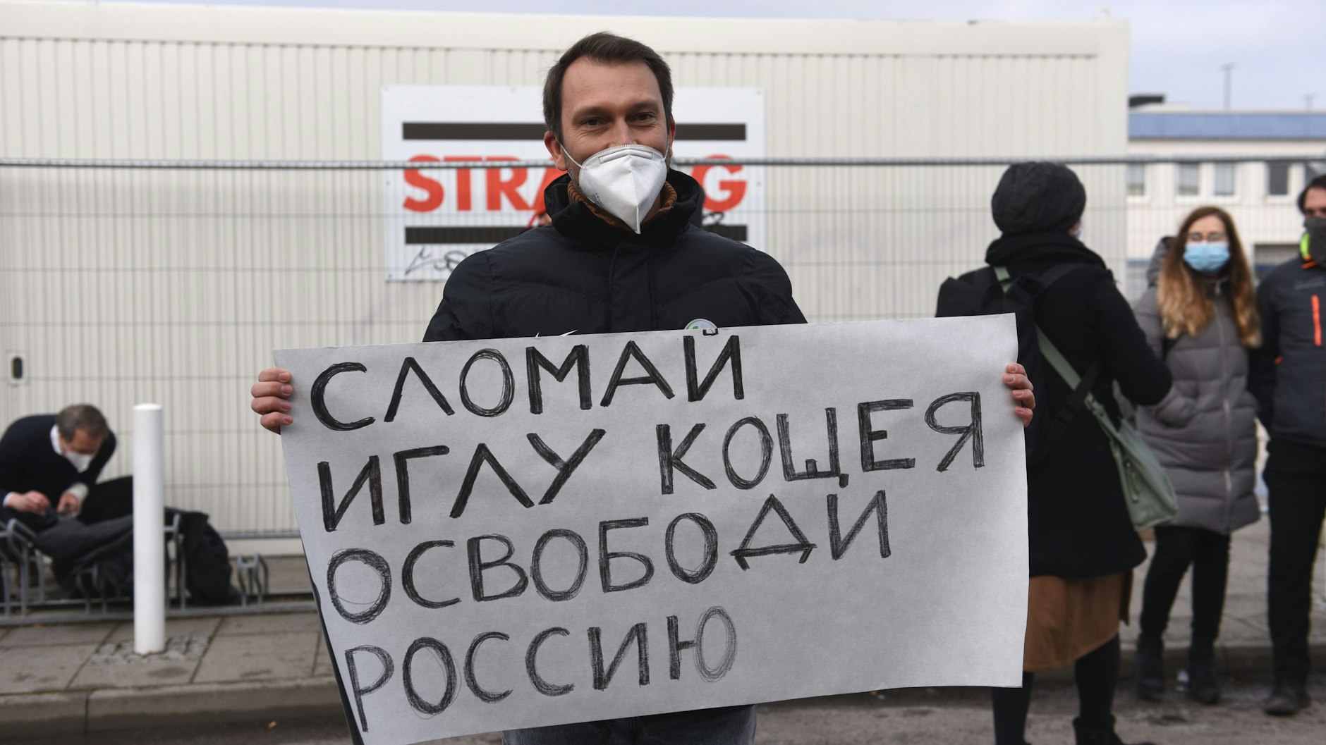 Dimitri Nass kam extra aus Wolfsburg, um Nawalny seine Unterstützung zu zeigen – er bekam ihn aber nicht zu Gesicht.