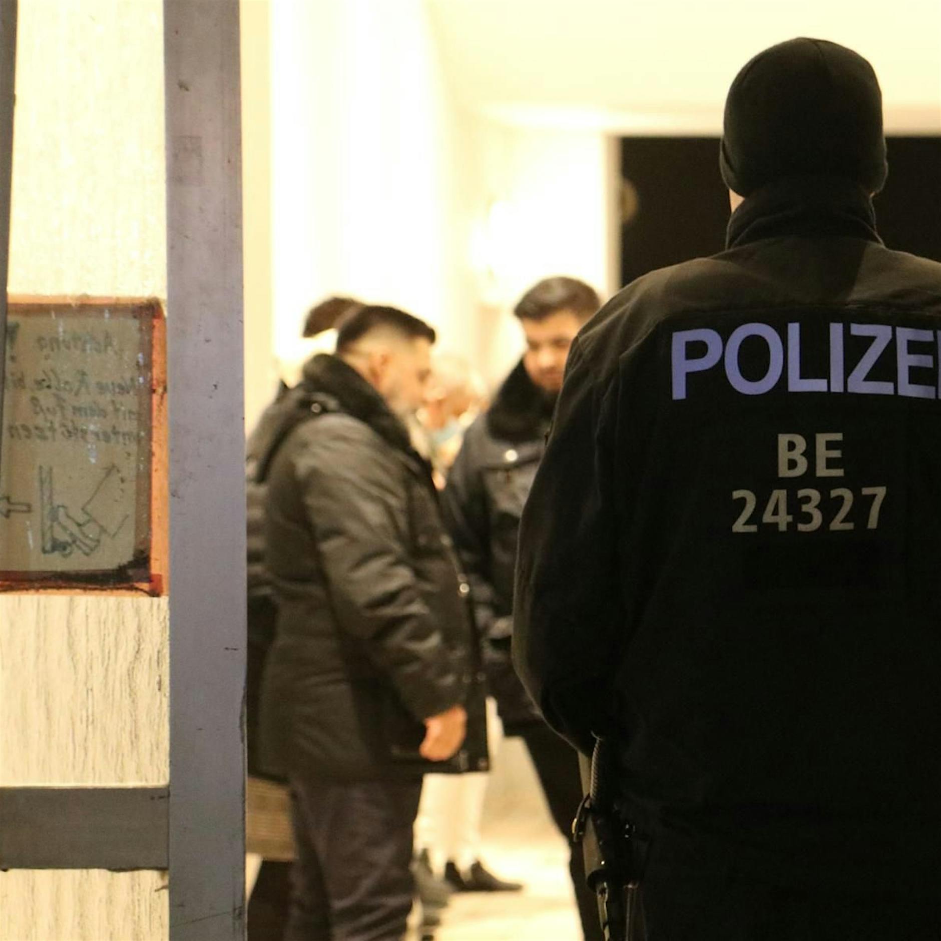 Berliner Polizei löst Hochzeitsfeier in Gesundbrunnen auf: 56 Gäste angezeigt