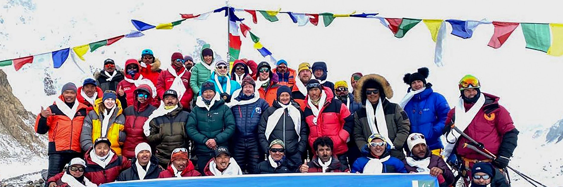 Stolz nach der Bergbesteigung des K2: Die Bergsteiger und ihr Team.&nbsp;&nbsp;