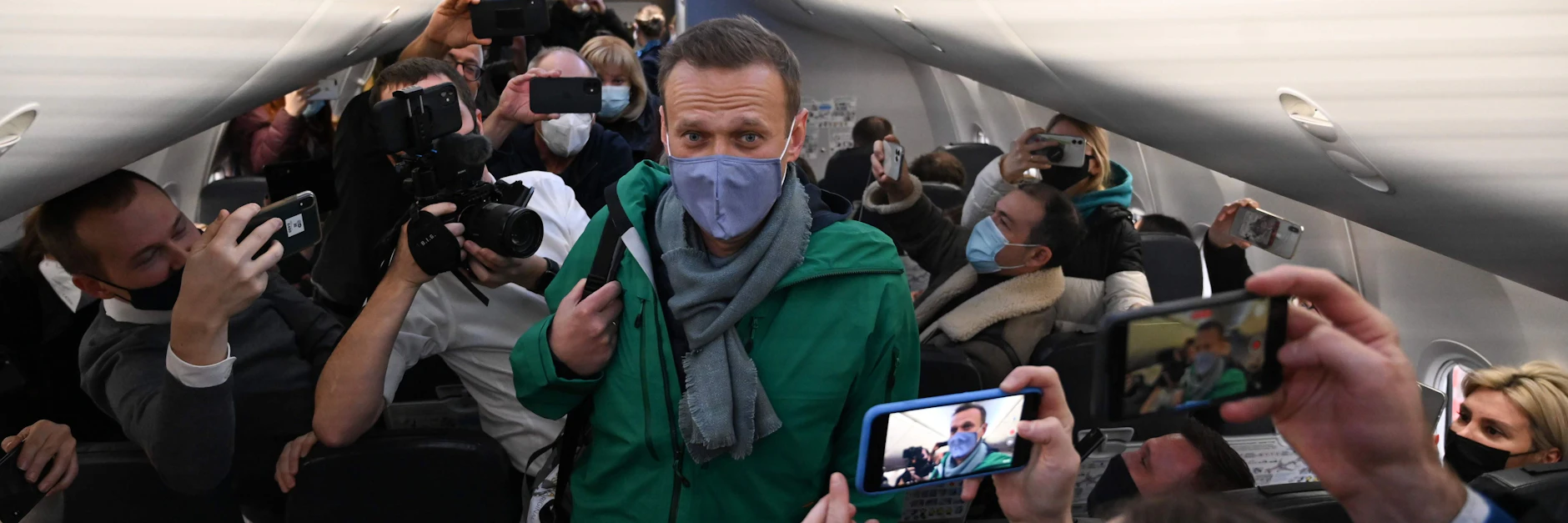 Der russische Oppositionelle Alexej Nawalny stieg zusammen mit seiner Ehefrau Julia in die Maschine nach Moskau ein.&nbsp;