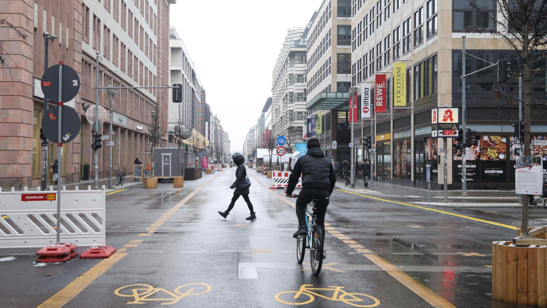Nichts mit Flaniermeile: die Friedrichstraße in diesem Winter.