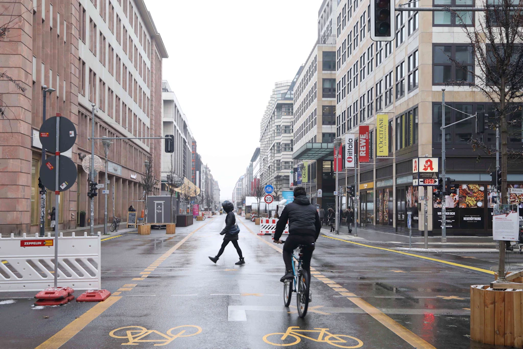 Das Experiment „autofreie Friedrichstraße“ ist kläglich gescheitert