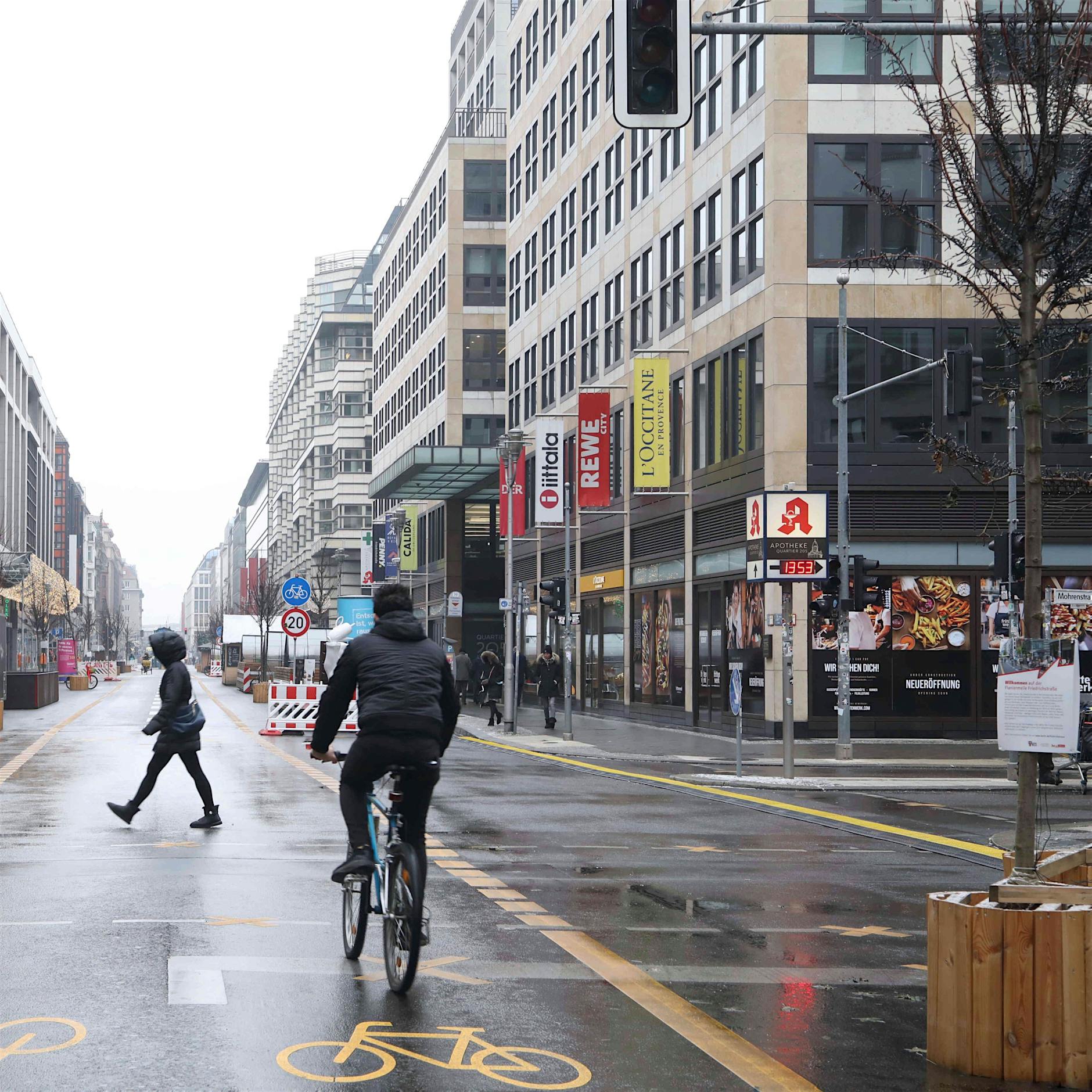 Das Experiment „autofreie Friedrichstraße“ ist kläglich gescheitert