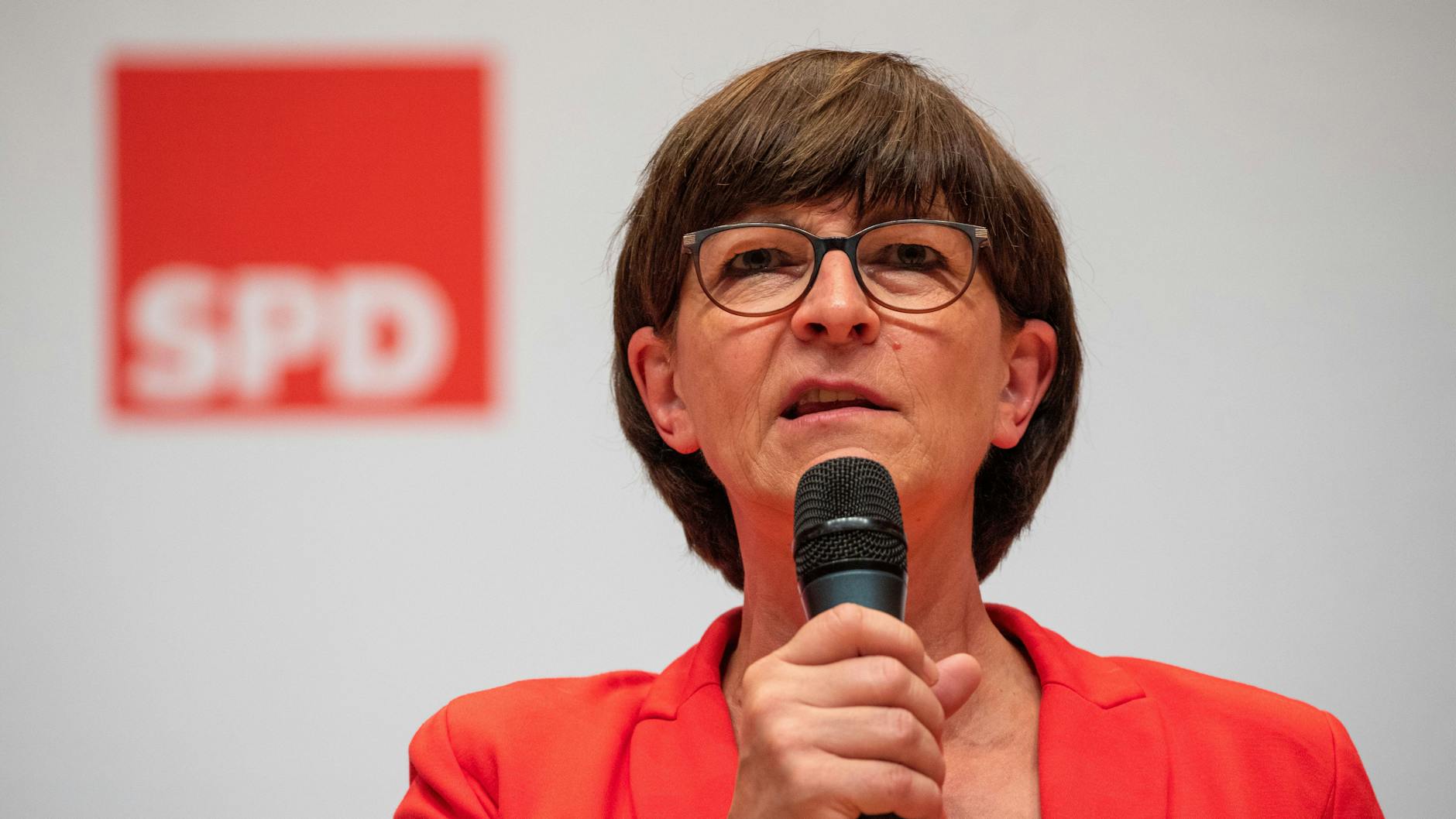 SPD-Chefin Saskia Esken hat am Sonntag dafür plädiert, Homeoffice verpflichtend anzuordnen. 