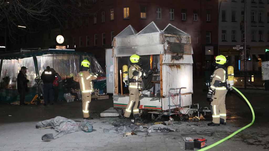 Kreuzberg: Obdachlosenunterkunft abgebrannt