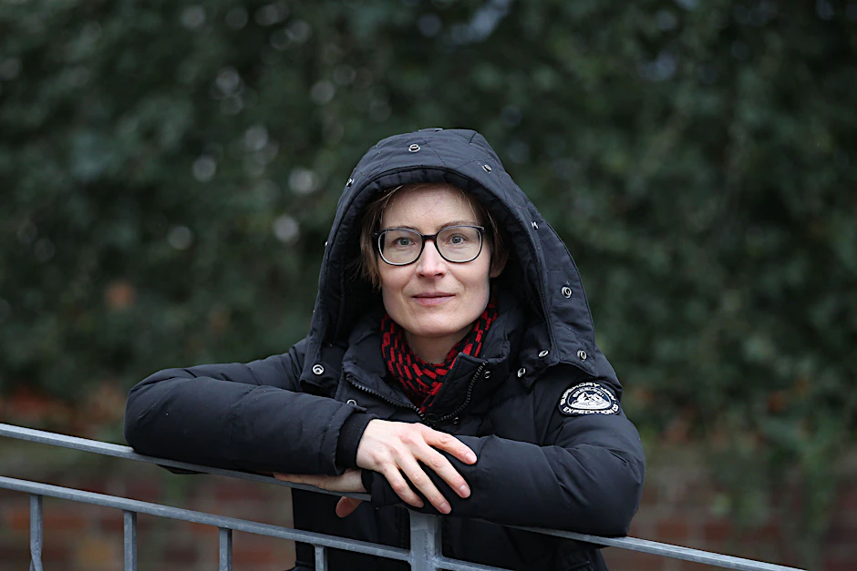 Vanessa G. erkrankte schwer an einer Mischinfektion. Nach einer Arzt-Odyssee wurde sie bei einem Spezialisten vorstellig, der ihr helfen konnte. Doch nun streitet sie mit ihrer Krankenkasse um die Kosten der Therapie.