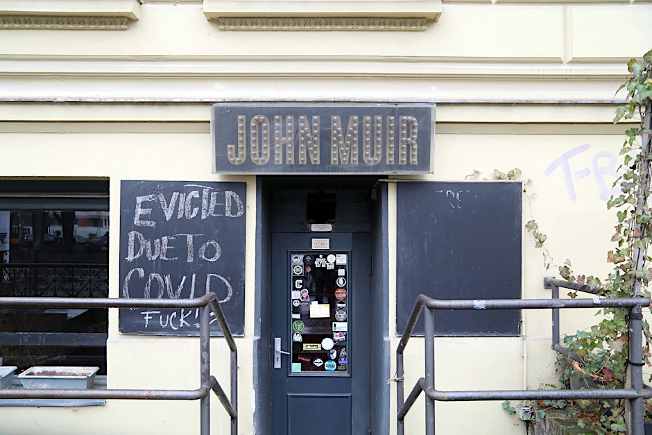 Schwere Zeiten für Kneipen in der Corona-Krise: Das John Muir in der Skalitzer Straße in Kreuzberg ist seit ein paar Monaten geschlossen.