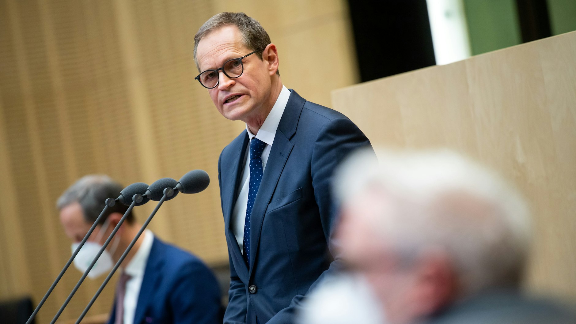 Berlins Regierender Bürgermeister Michael Müller stellt klar, dass Anspruch auf Kinderkrankgeld auch dann besteht, wenn das Homeoffice der Arbeitsplatz ist.&nbsp;