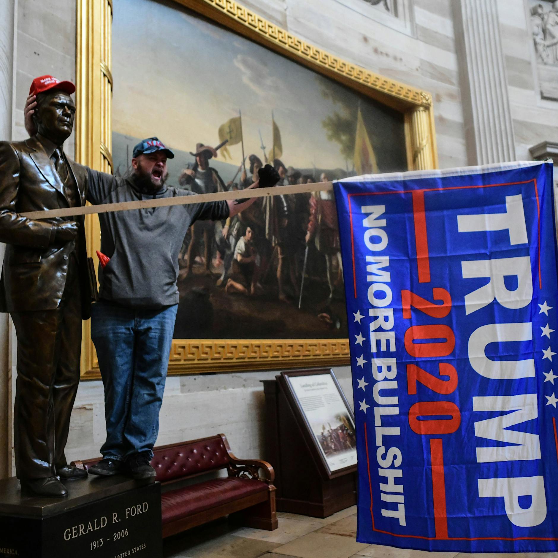 Kapitol-Stürmerin (22) wollte Pelosis Laptop an Russland verkaufen