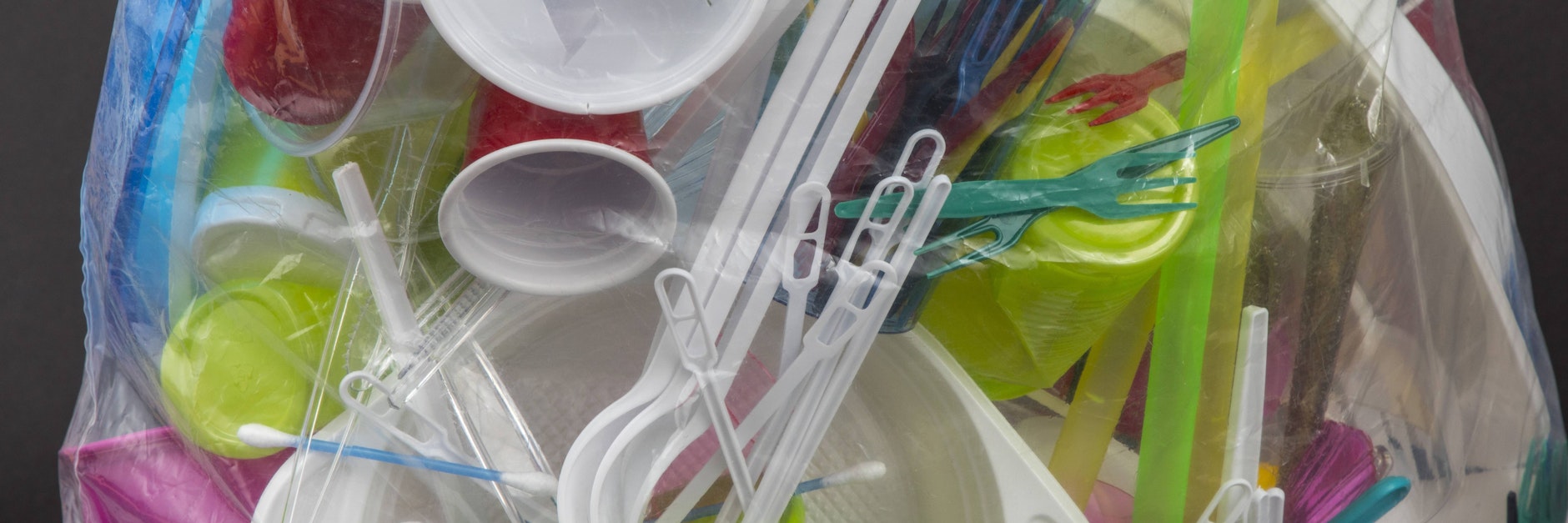 In Zukunft soll weniger Plastik im Müll landen (Symbolbild).