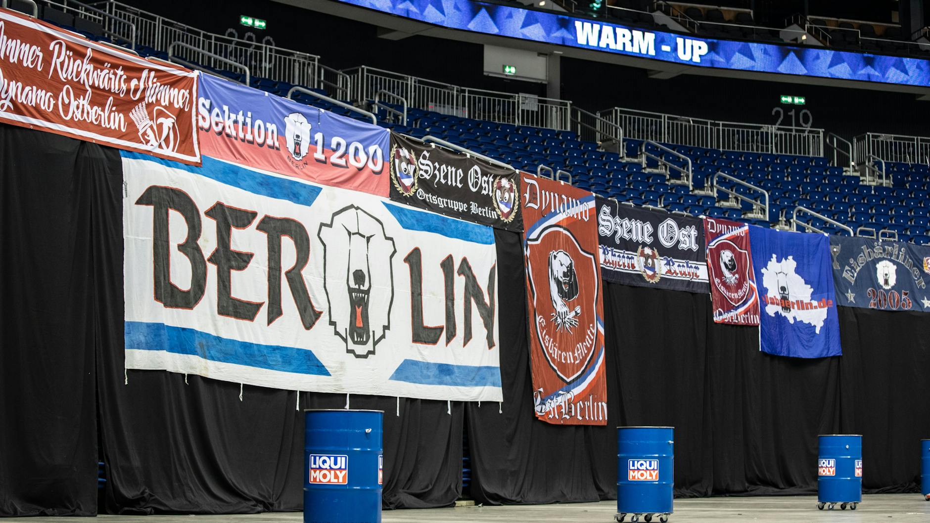 Auch am Dienstagabend blieb die Arena am Ostbahnhof beim Spiel der Eisbären Berlin gegen die Kölner Haie leer. Für fehlende Zuschauereinnahmen gibt es nun weitere Hilfen.