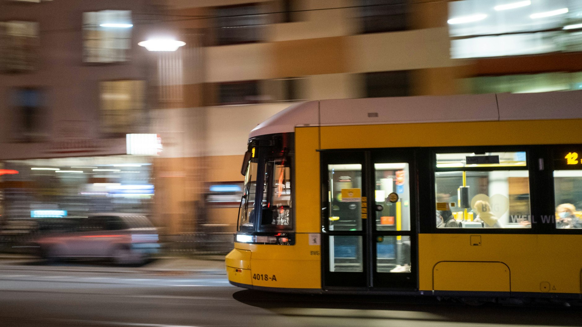 Für mehr Abstand in Bus und Ban soll das Verkehrsangebot breiter werden.