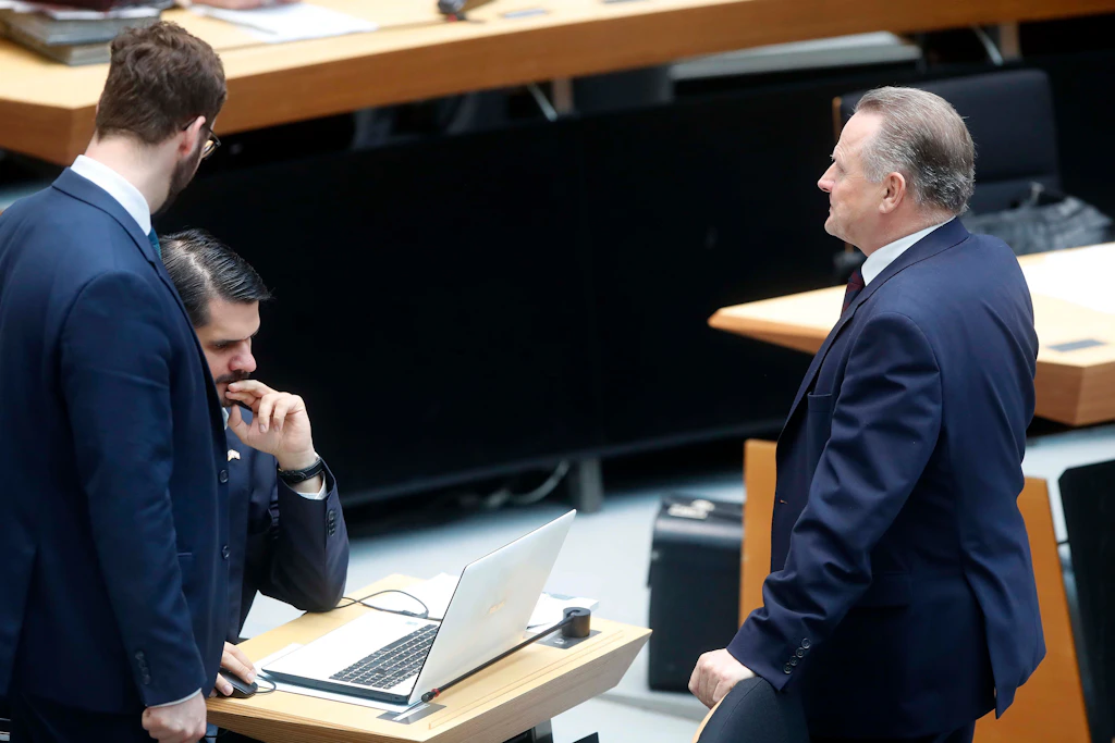 AfD-Bericht durchgesteckt: Innensenator sucht das Leck im Verfassungsschutz