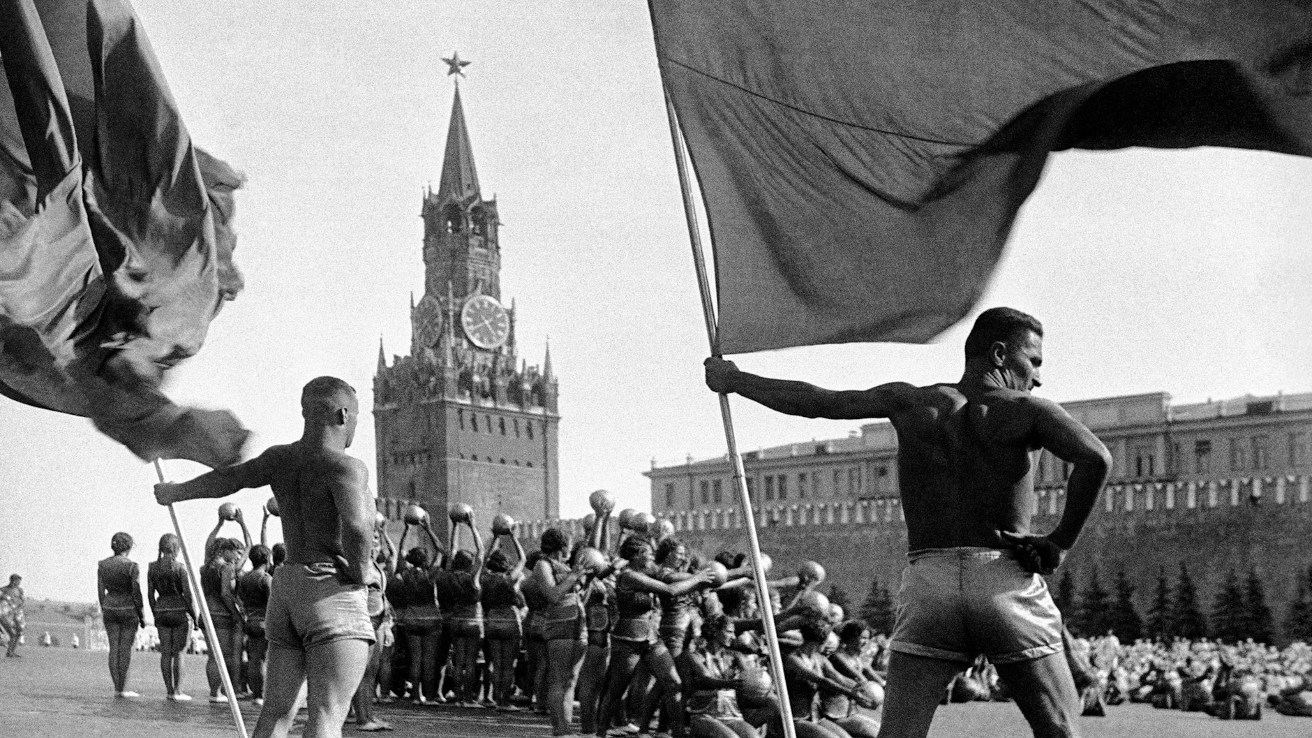 Eine Parade zur körperlichen Fitness auf dem Roten Platz in Moskau, 1939.