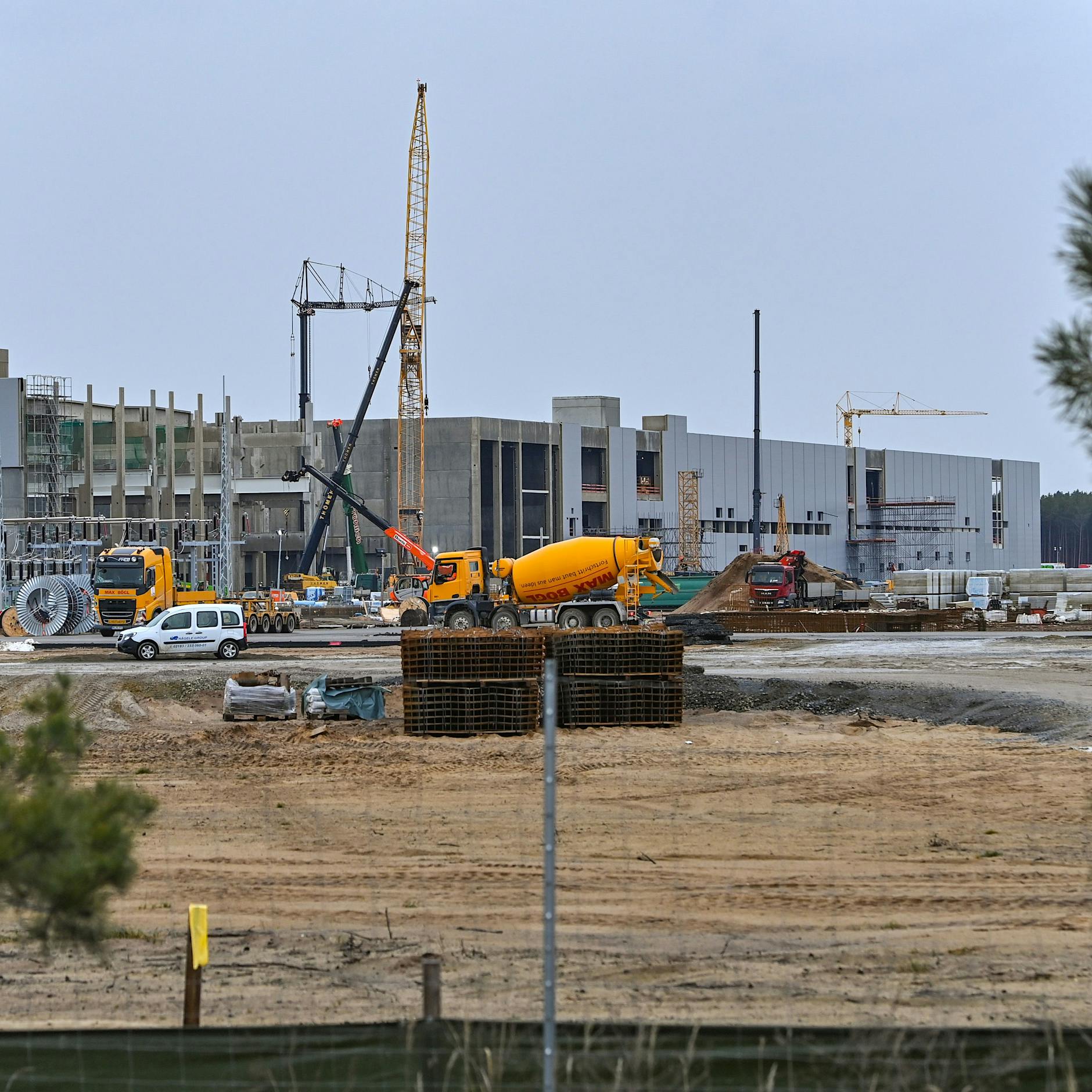 Batteriefabrik neben dem Tesla-Autowerk in Grünheide