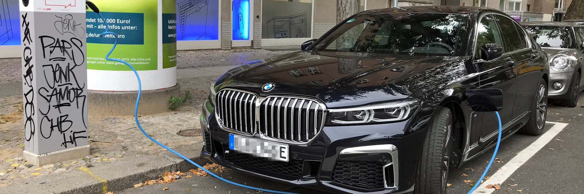 Immer mehr Stromer in Berlin - die Sorge wächst, dass der Bau von Ladestationen hinterher hinkt.