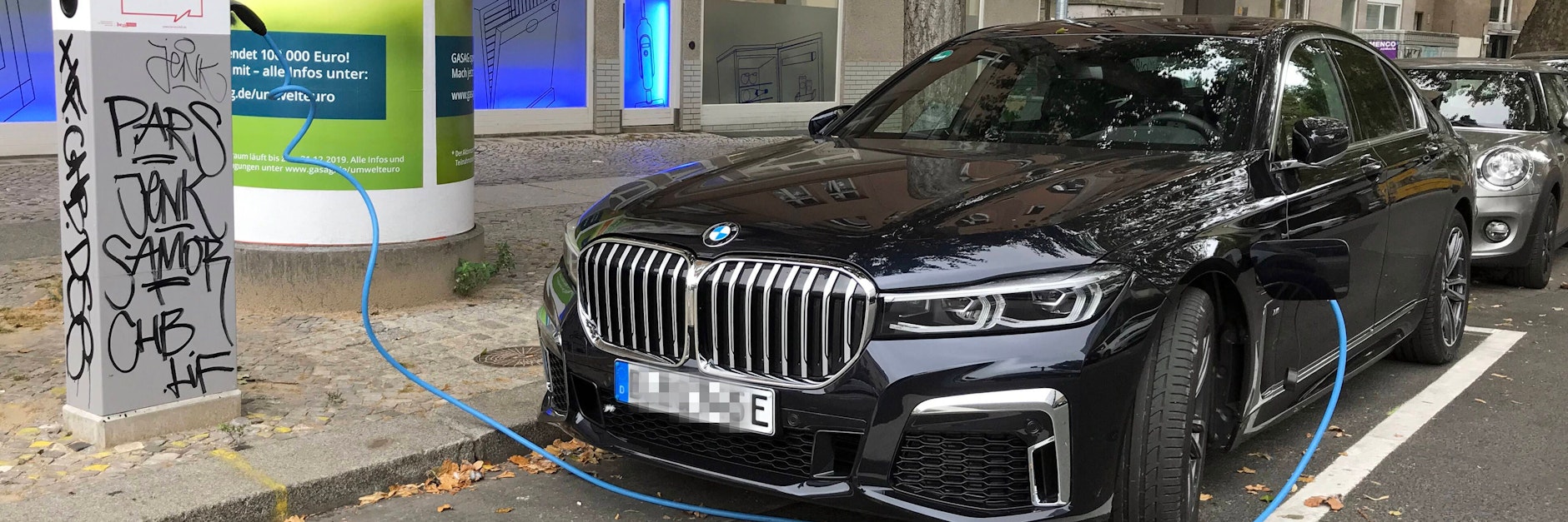 Immer mehr Stromer in Berlin - die Sorge wächst, dass der Bau von Ladestationen hinterher hinkt.