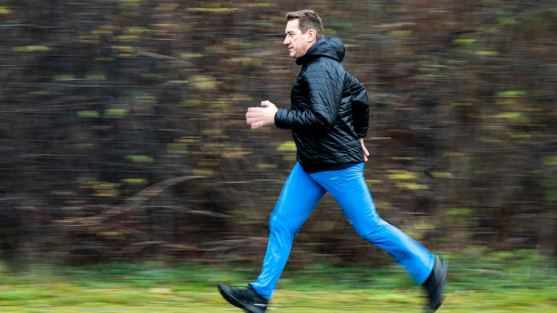 Thomas Heinze hat sich zurück ins Leben gekämpft und kann wieder acht Kilometer am Stück joggen.