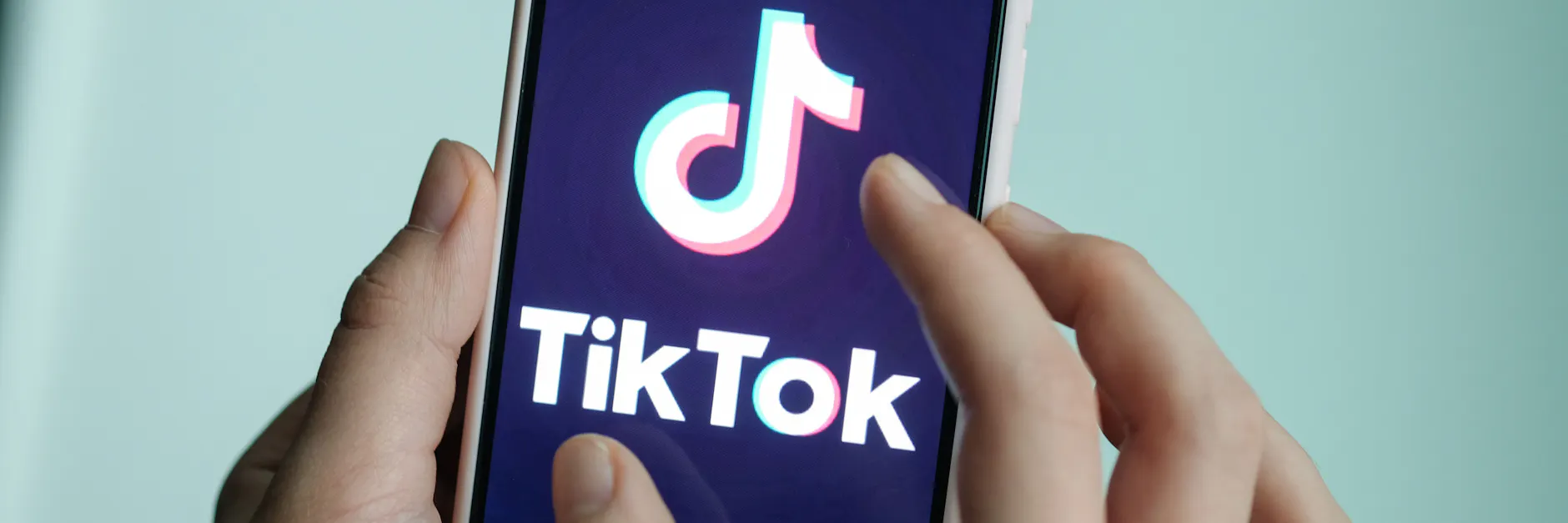 Die internationale Videoplattform TikTok steht in der Kritik.