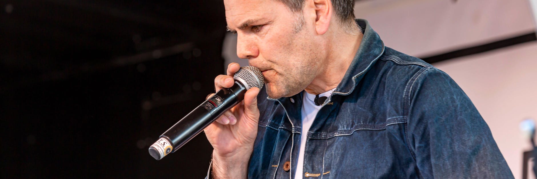 Mit seinem Kanal „KenFM“ war Ken Jebsen in der neurechten Szene bekannt geworden. Youtube sperrte ihn nun endgültig. (Archivbild)