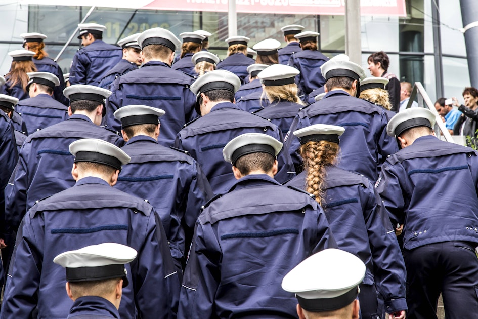 Corona-Verstöße: Polizeischüler feiern spontane Abschlussfeier