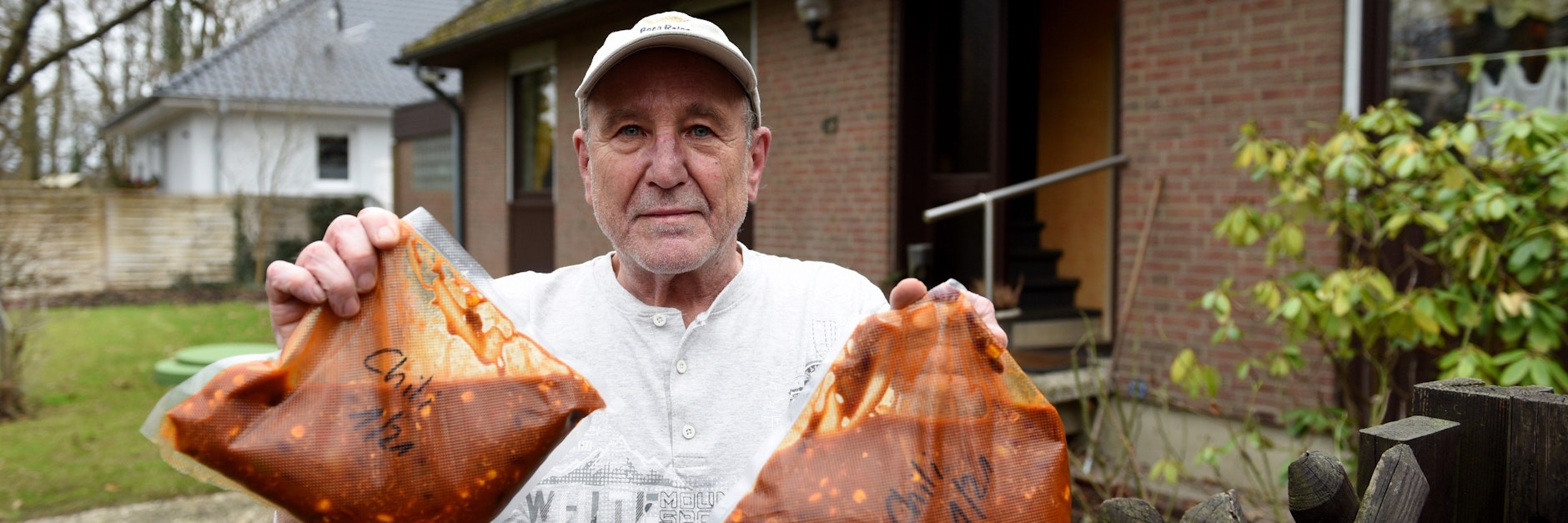 Am Freitag stand bei Gerd Romeike Chili con Carne auf dem Speise-Plan. Bedürftige holen sich die Suppen an seinem Gartenzaun nach Voranmeldung ab.