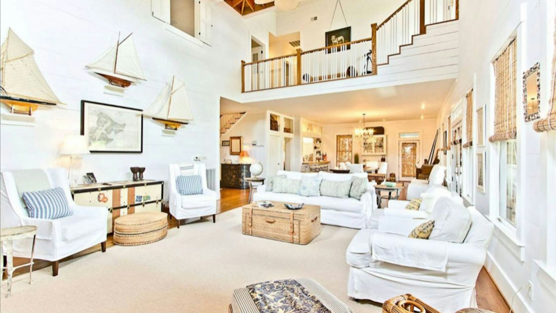 Hell, offen und mit Urlaubsflair: das Wohnzimmer in Bullocks Anwesen in Georgia. 