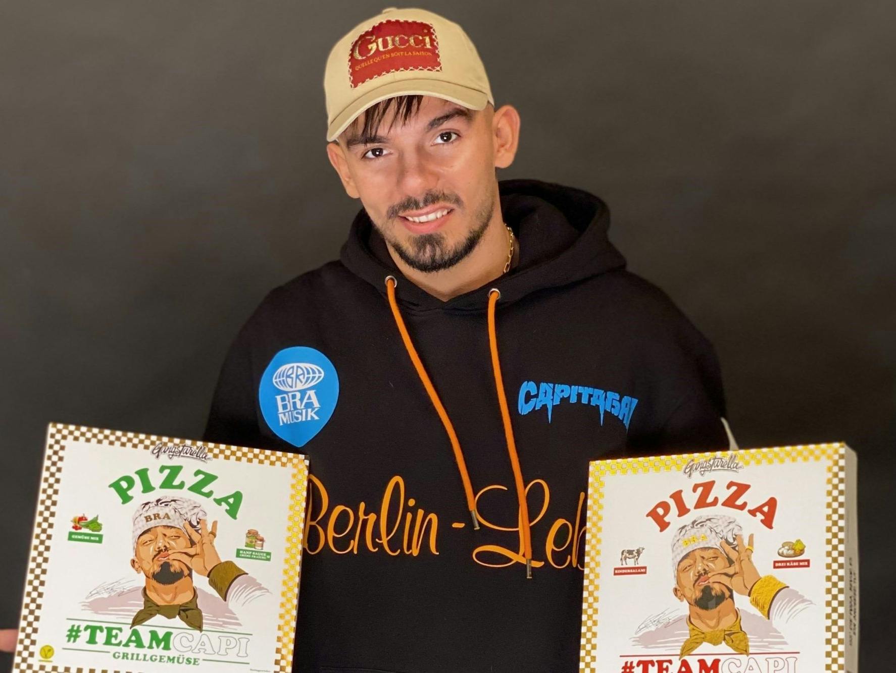 Von den Pizzen mit seinem Konterfei verkaufte Capital Bra eine Million Stück in drei Monaten.