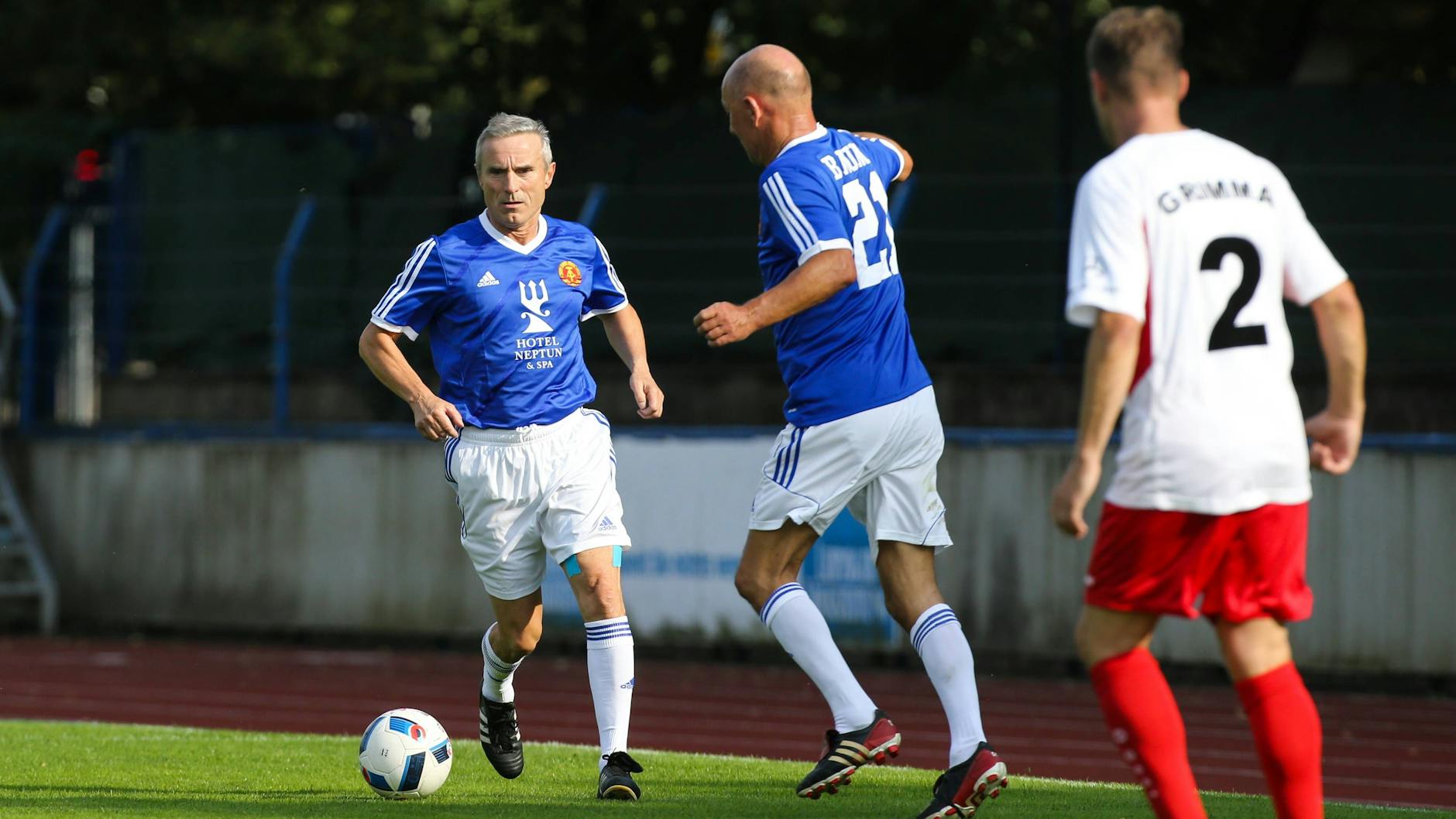 Noch am Ball: Matthias Müller beim Spiel der DDR-Traditions-Nationalmannschaft gegen das Grimmaer Allstar-Team im Stadion der Freundschaft zum Stadtfest in Grimma am 24.9.2016.