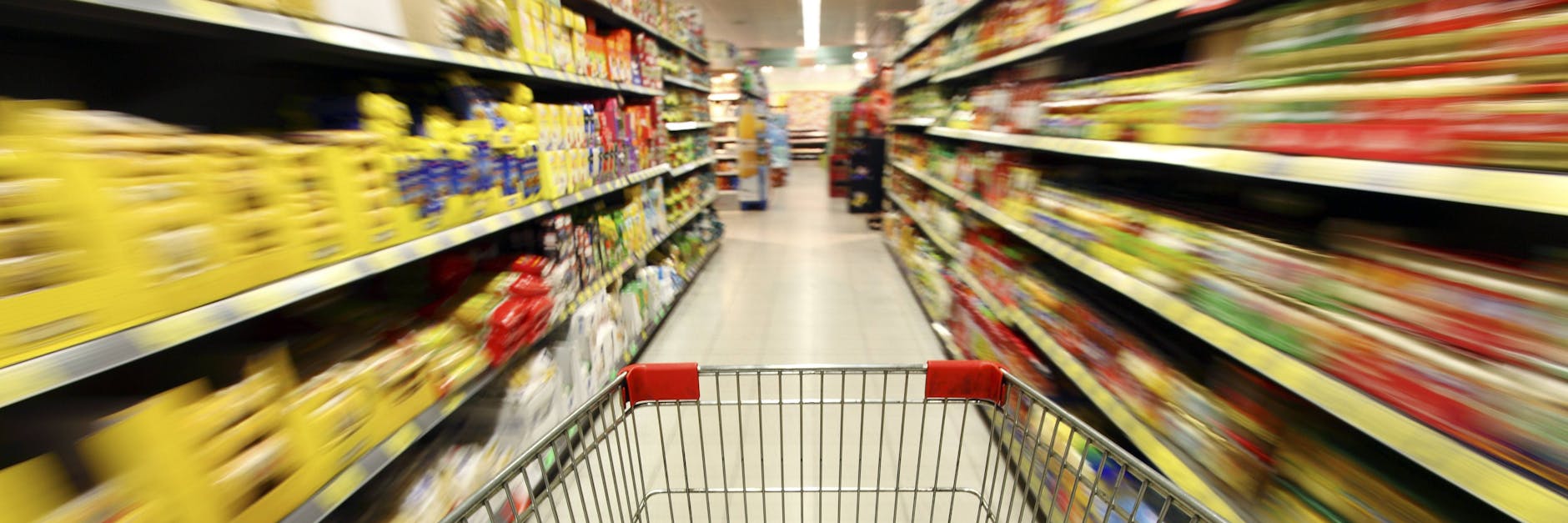 Ein Einkaufswagen in einem Supermarkt (Symbolfoto).