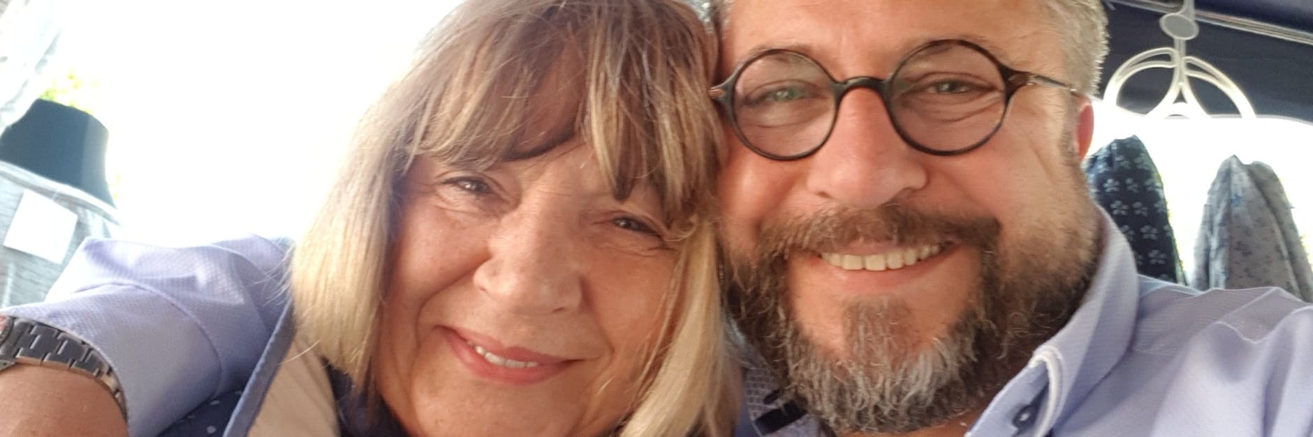  Fleischermeister Andreas Kämpf mit seiner Mutter Renate. Sie liegt schwer verletzt im Urban-Krankenhaus