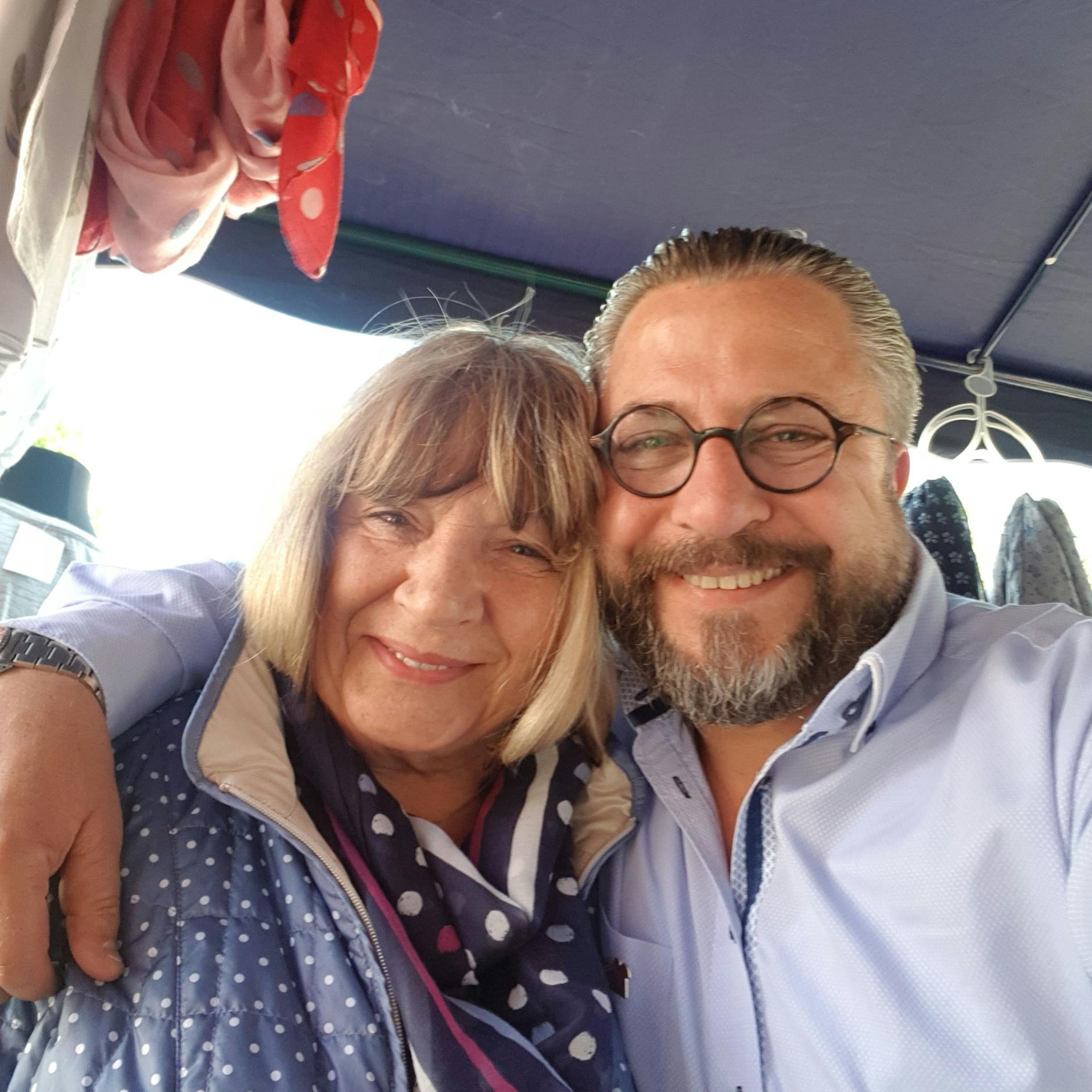 Raser fährt auf der Flucht Fußgängerin (81) um – beide Beine gebrochen