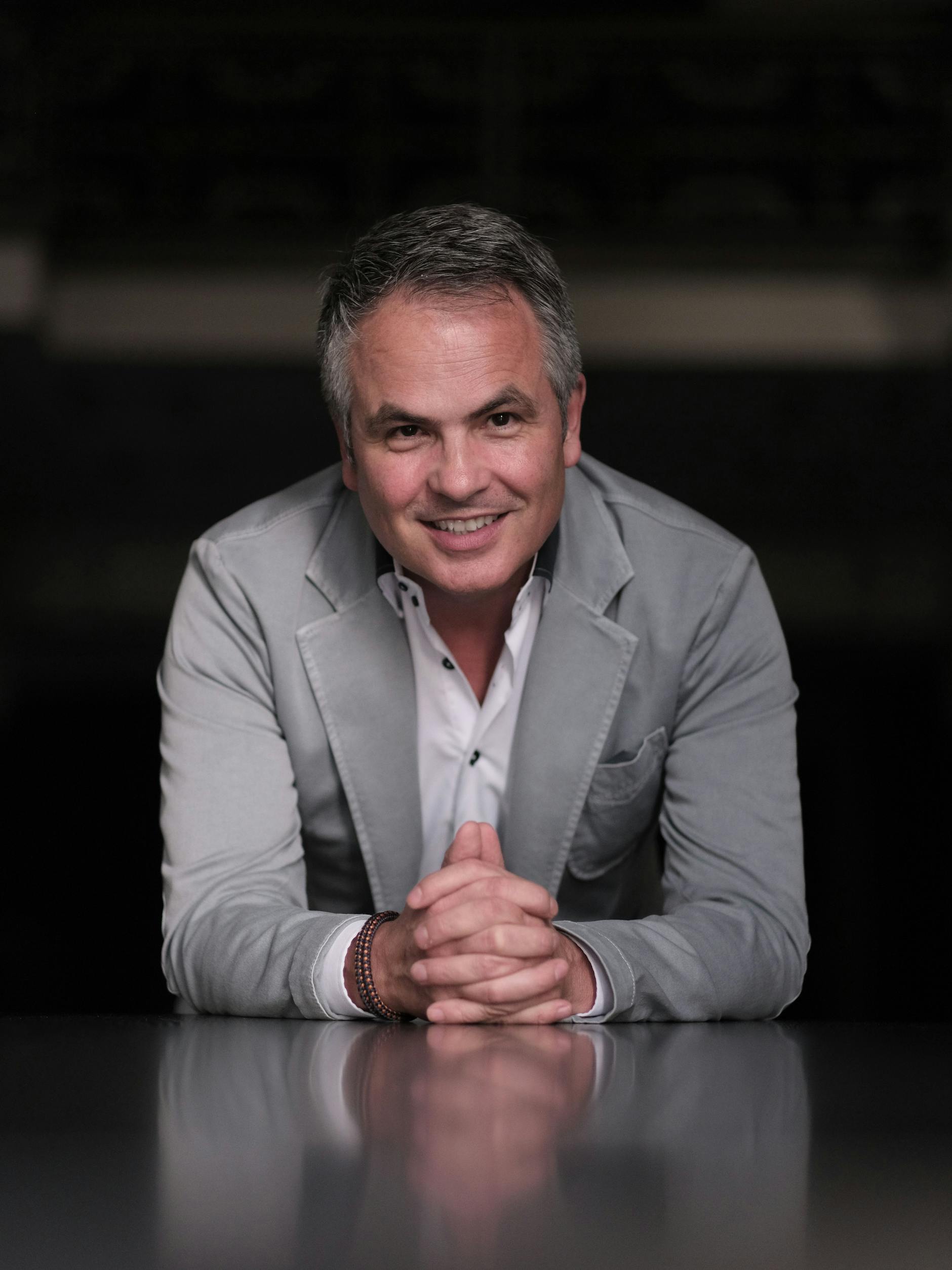 Berndt Schmidt ist der Intendant des Friedrichstadt-Palasts.