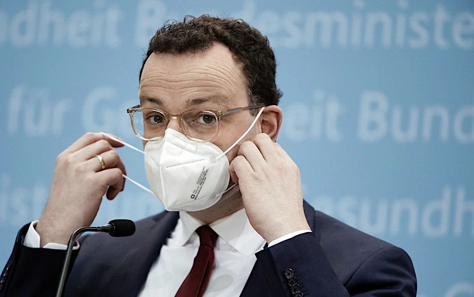Jens Spahn, Bundesminister für Gesundheit, will das Defizit der gesetzlichen Krankenkassen zum Großteil durch Gelder der Beitragszahler ausgleichen.