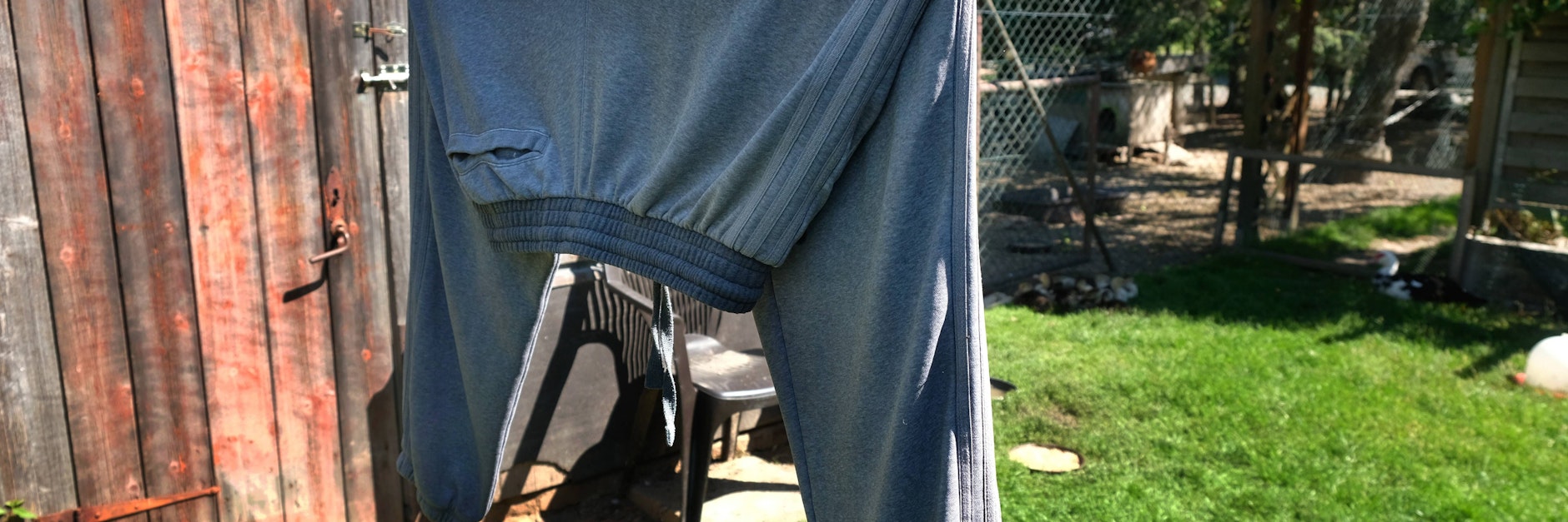 Bequem, weich und sich jedem Bauchumfang anpassend: eine Jogginghose hat viele Vorteile.&nbsp;