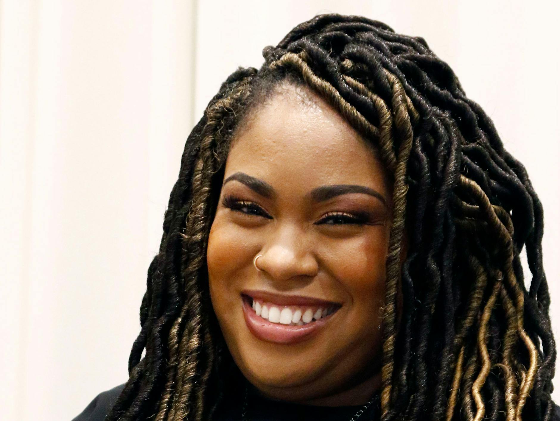 Die amerikanische Autorin Angie Thomas.