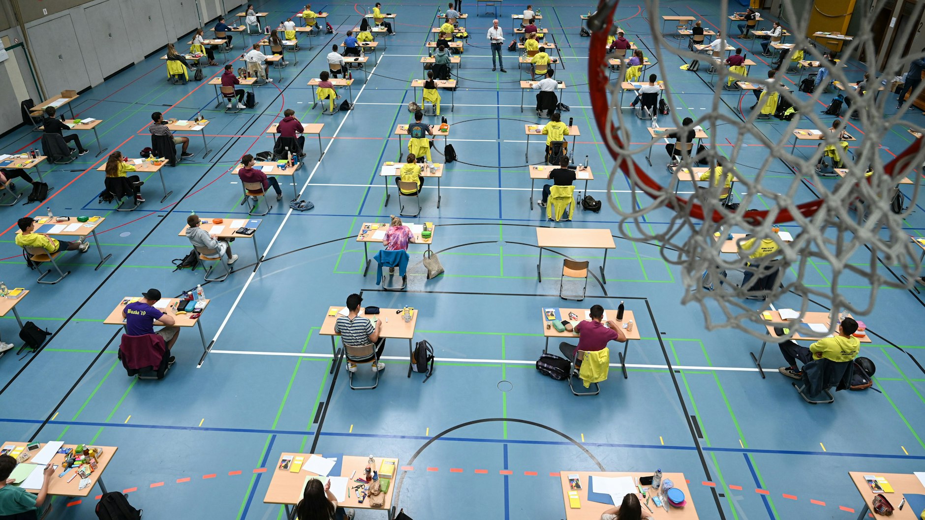 Abschlussprüfungen in einer Sporthalle (Symbolbild).