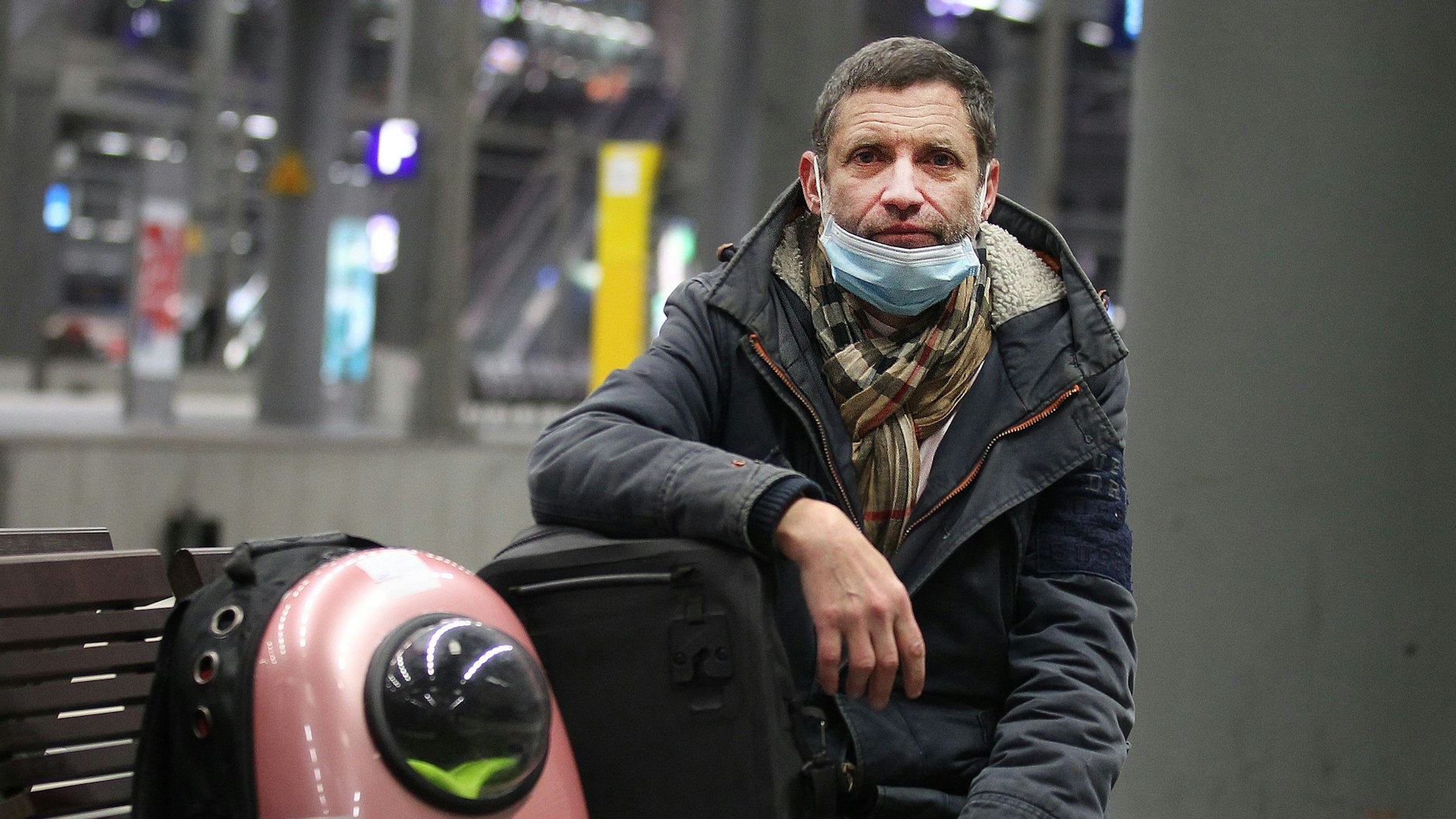 Frank Doucet am Berliner Hauptbahnhof, kurz vor der Abfahrt nach Frankreich. Er betrieb ein kleines Café in Pankow.