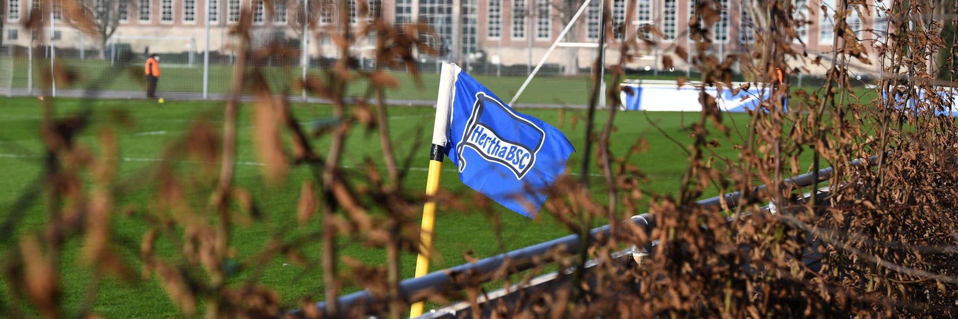 Hertha pflanzte zwei Hecken, um die Spionage-Angriffe anderer Klubs zu verhindern. Dazu soll auch noch ein Vorhang als Sichtschutz installiert werden.&nbsp;
