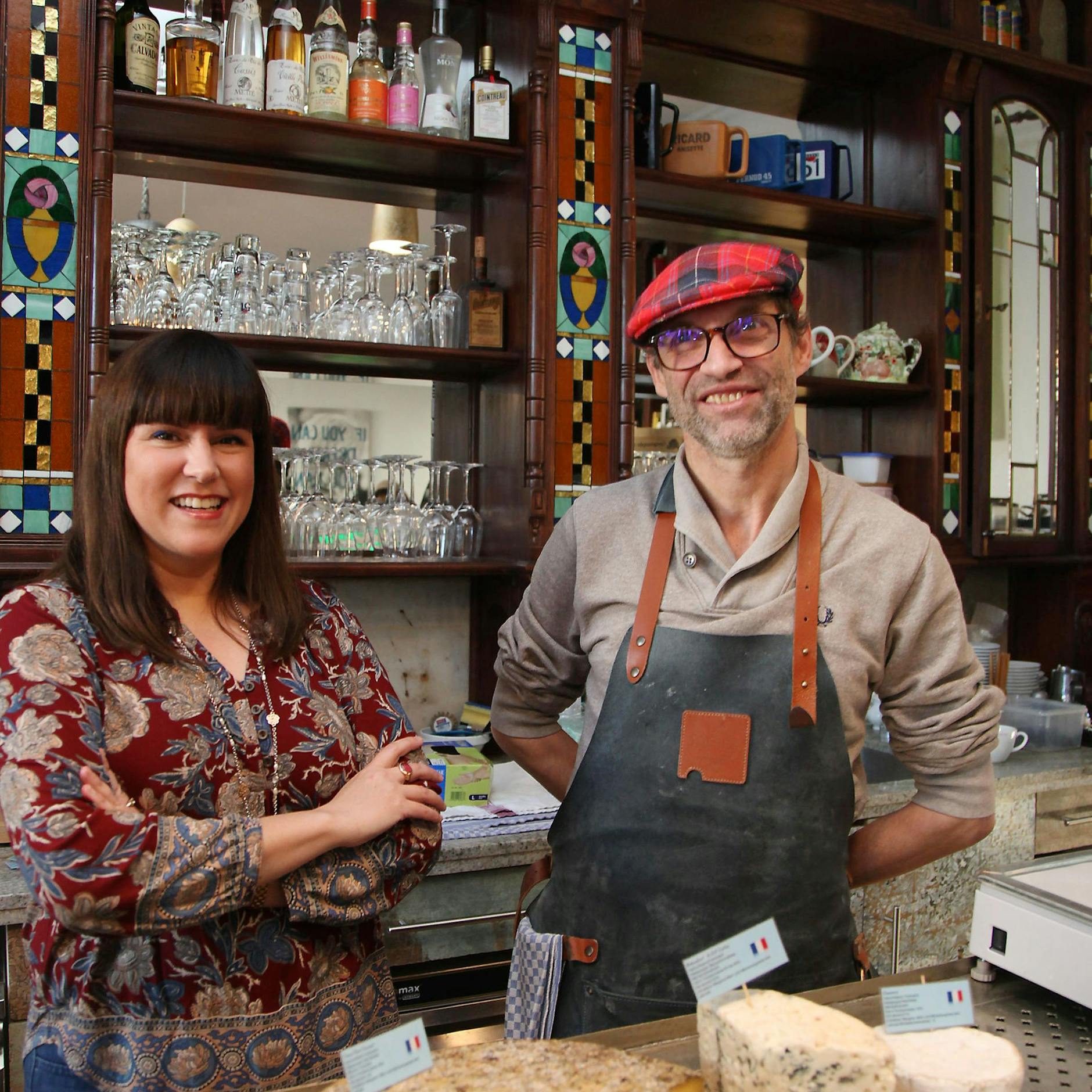 Die Welt zu Hause in Berlin. Mit Jacqueline Bruce, einer amerikanischen Opernsängerin, brachte Frank Doucet Frankreich nach Pankow.