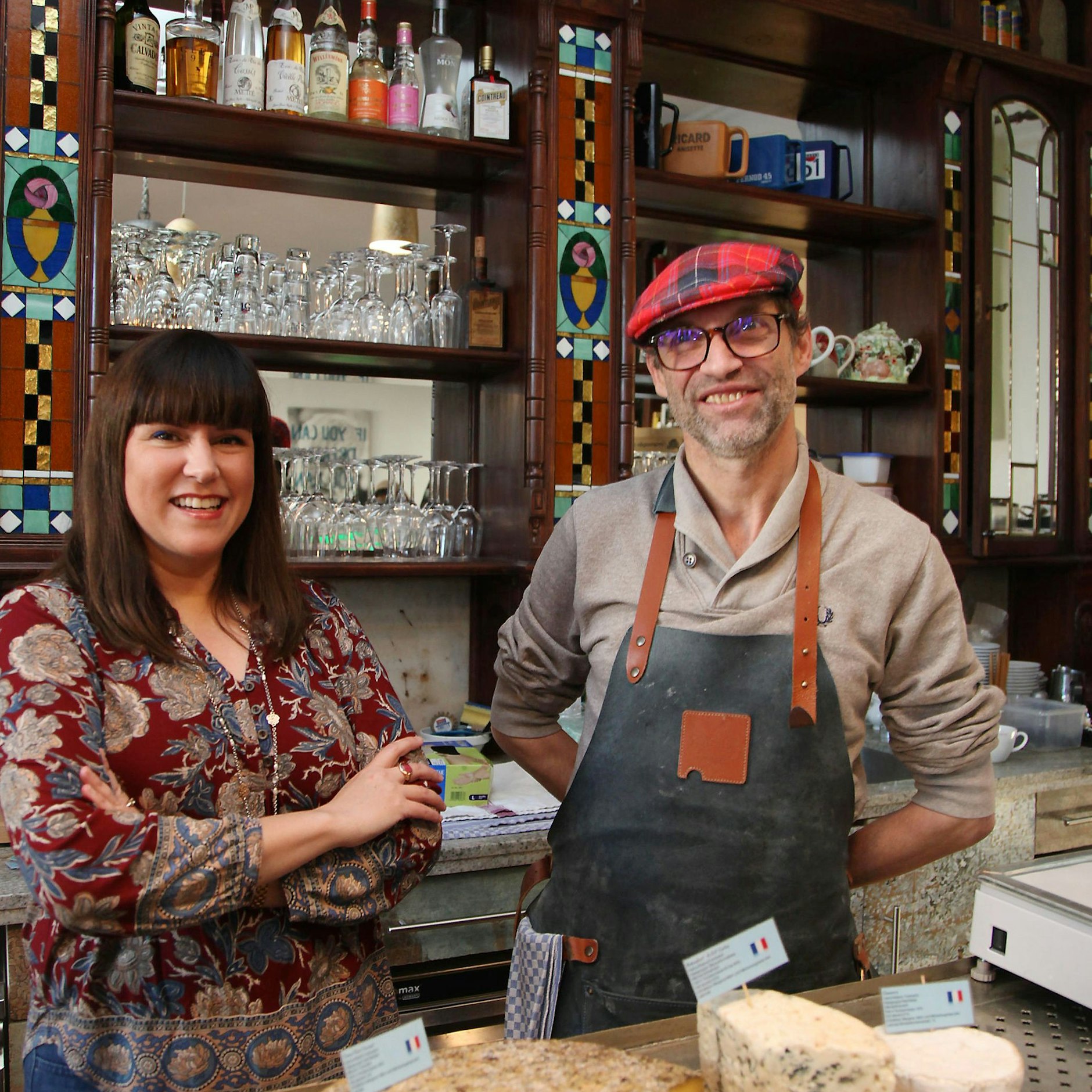 Die Welt zu Hause in Berlin. Mit Jacqueline Bruce, einer amerikanischen Opernsängerin, brachte Frank Doucet Frankreich nach Pankow.