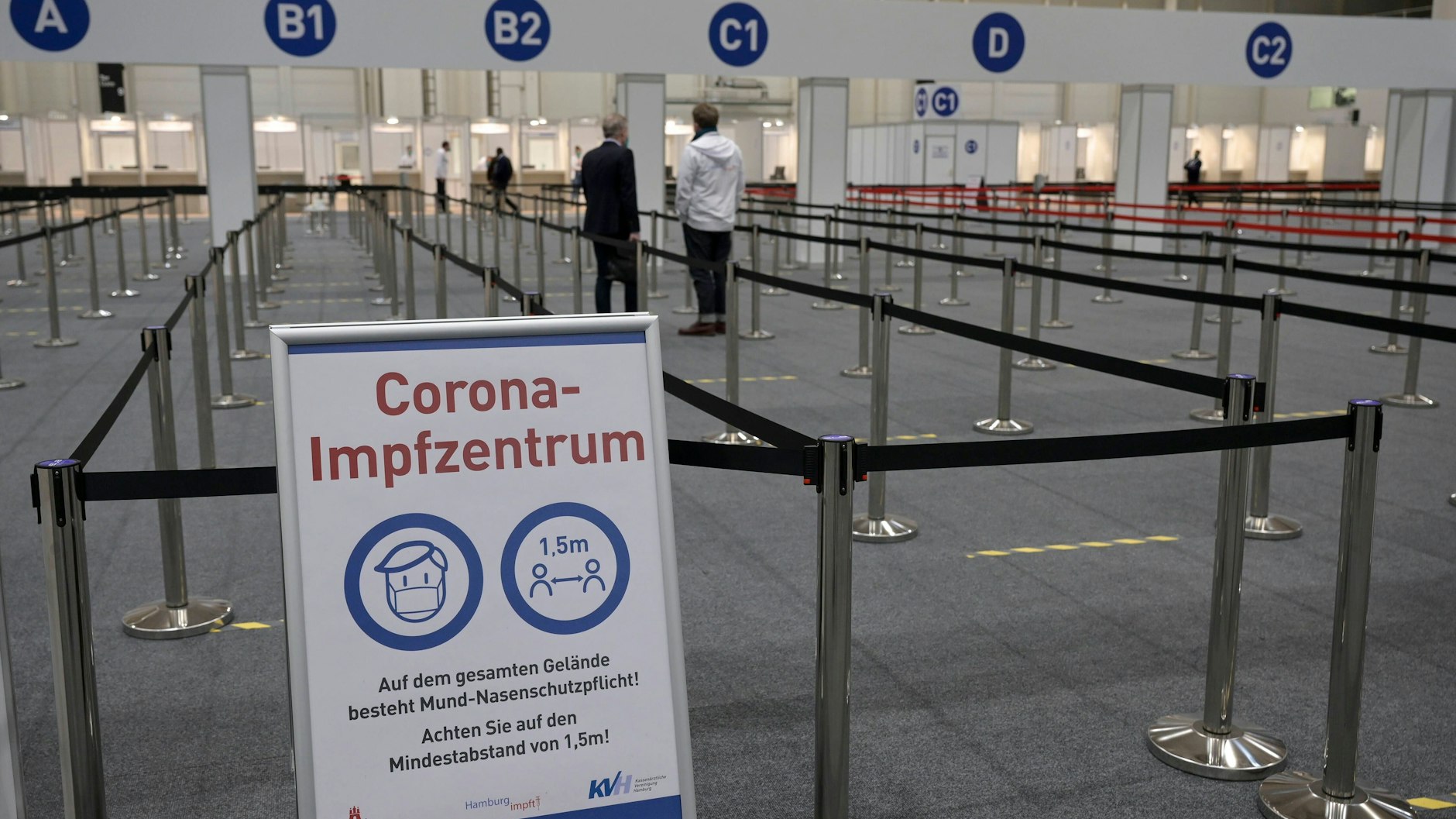 Noch kein großer Andrang im Impfzentrum in den Hamburger Messehallen.