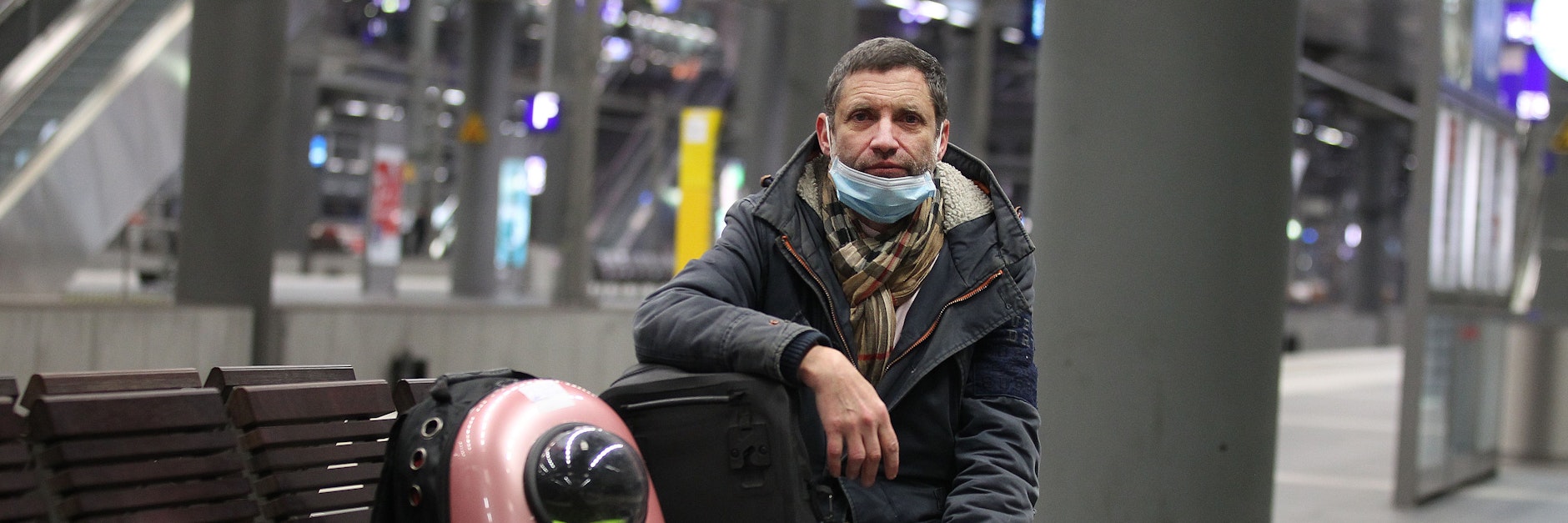 Frank  Doucet am Berliner Hauptbahnhof, kurz vor der Abfahrt nach Frankreich. Er betrieb ein kleines Café in Pankow.