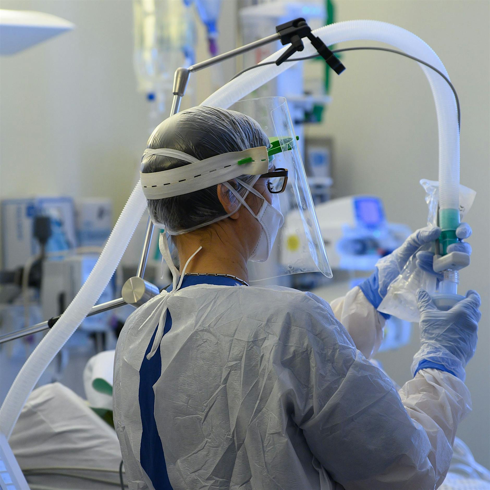 Corona: Sieben-Tage-Inzidenz erstmals seit Oktober unter 100